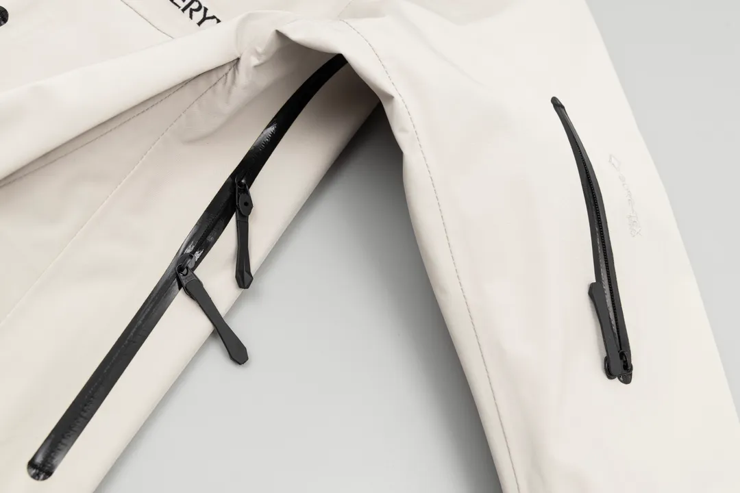 ALPHA sv ｜ ， 。 ， ， ， 。 alpha sv ， ， ， ， 。 6 ，gtx ， ， 。 sv Series～ ， 。 ARC'TERYX Alpha SV/VR 24k GTX ️ ， ，Quality ， ， ， ， ！ ， Versatile ， 3D ，Tri-Durance ， NM 00d-X 3LGORE-TEX Pro ISO 90(ISO 4) Breathable ， Breathable， 。 ，Water Tight RS 。Alpha SV ， Storm Hood ， ， 。 ，VISLON ， Velcro ， Zip-in， Classic ， ， Aplha Series ， ， ！ Color： Gold Size：S M L XL XXL XXXL